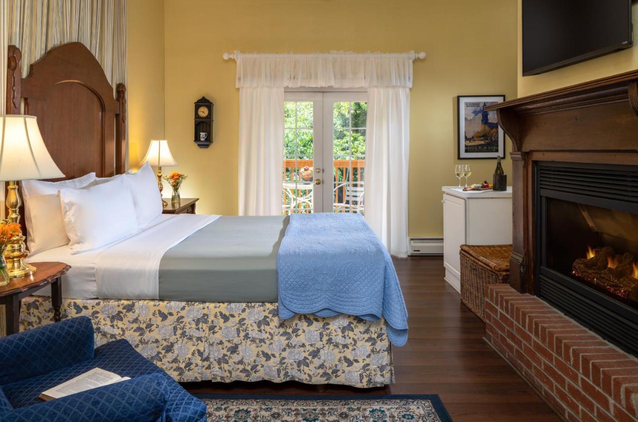 The Yellow House On Plott Creek ウェインズビル エクステリア 写真