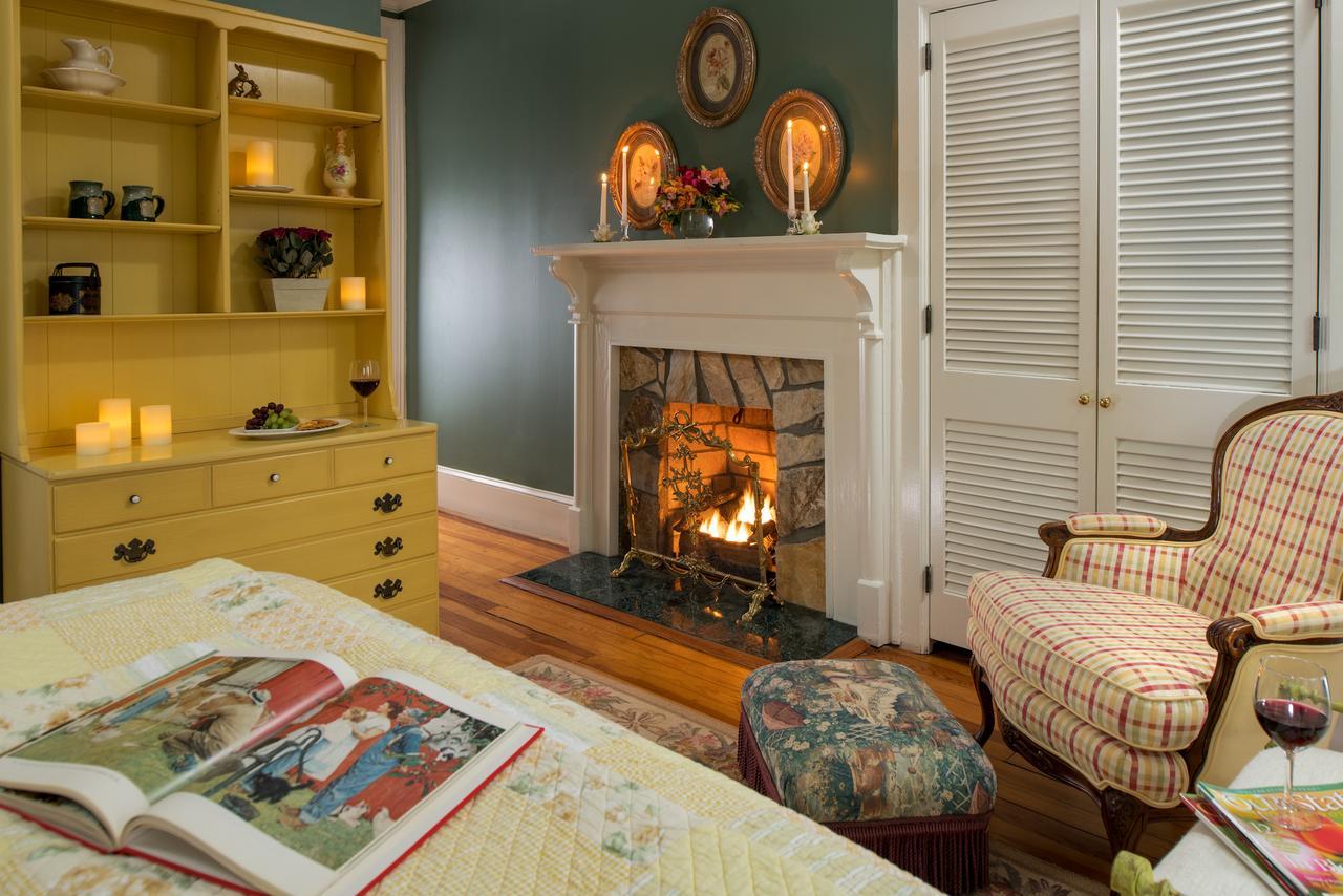 The Yellow House On Plott Creek ウェインズビル エクステリア 写真