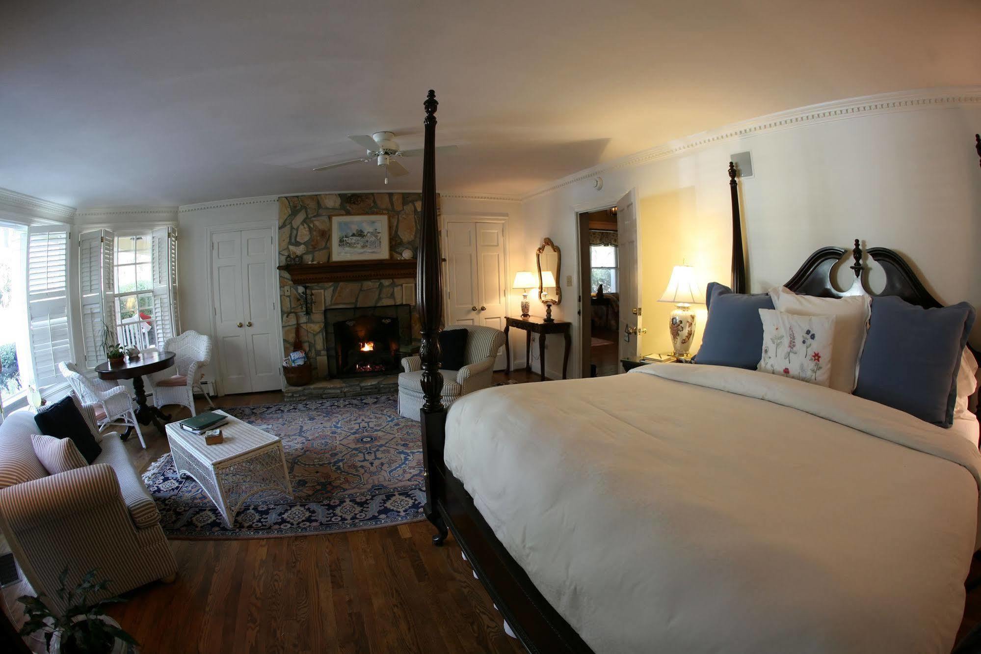 The Yellow House On Plott Creek ウェインズビル エクステリア 写真