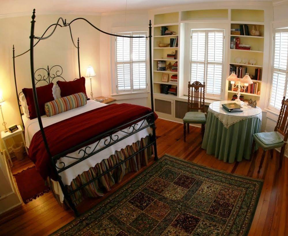 The Yellow House On Plott Creek ウェインズビル 部屋 写真