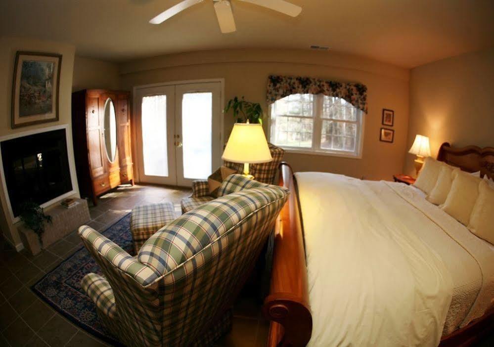 The Yellow House On Plott Creek ウェインズビル エクステリア 写真